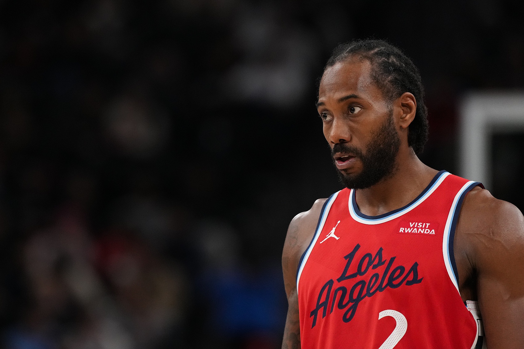 开云体育app入口-难阻失利！莱昂纳德攻防一体 20中10砍下25分3板4助3断